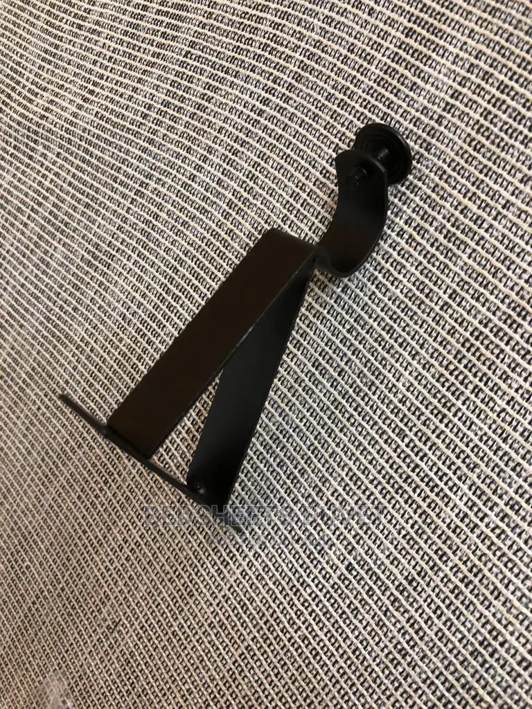 Black Metal Rod With Accessories