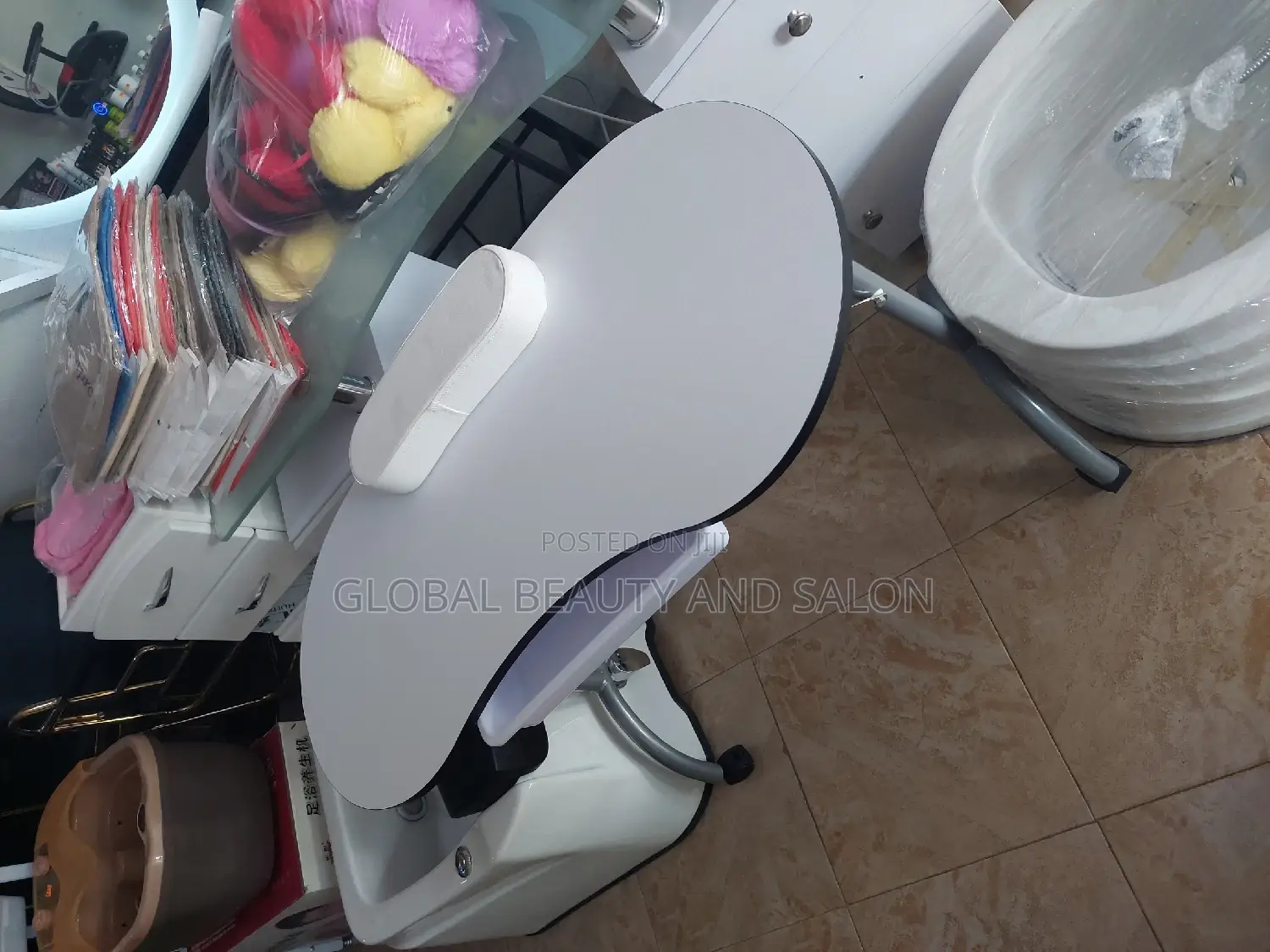 Nail Table