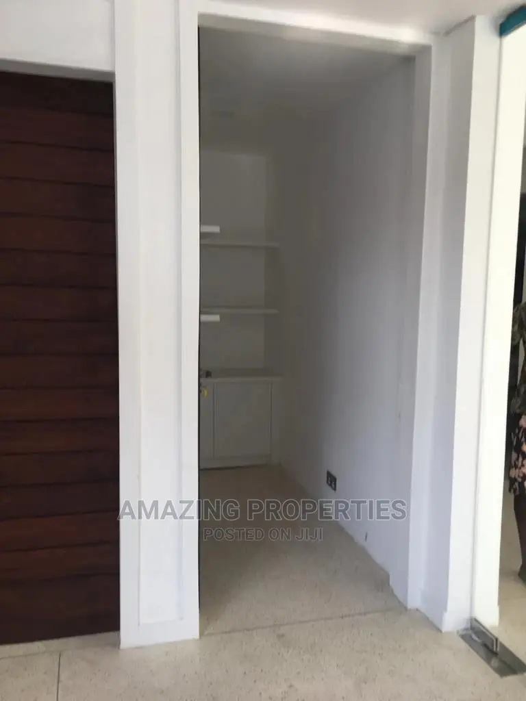 4bdrm House in Airport Hills for Sale