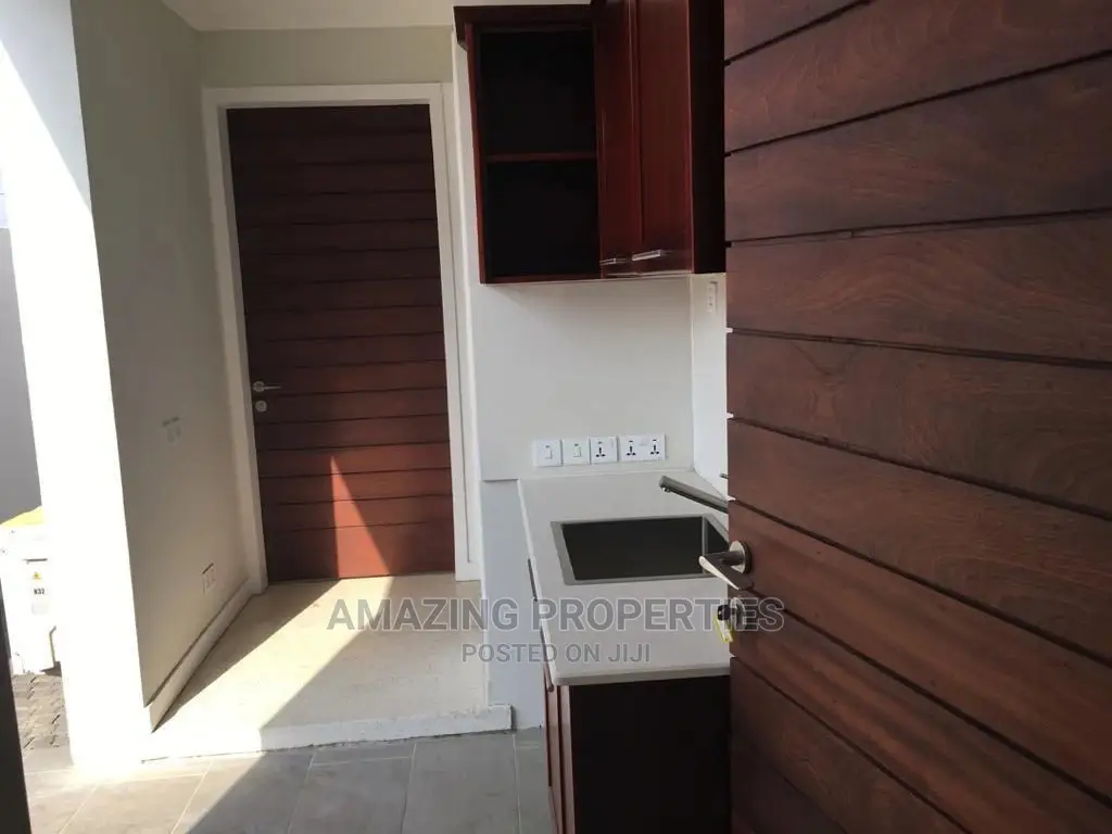 4bdrm House in Airport Hills for Sale