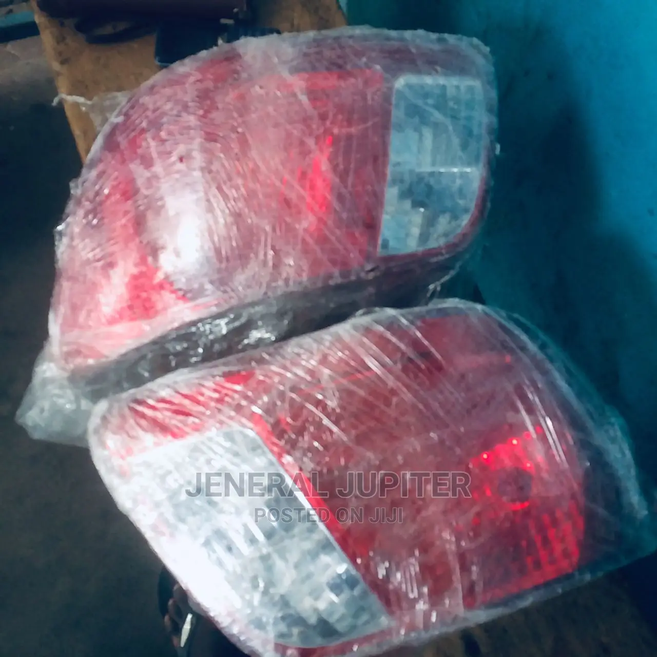 Kia Rio 5 Saloon Tail Light Pair.