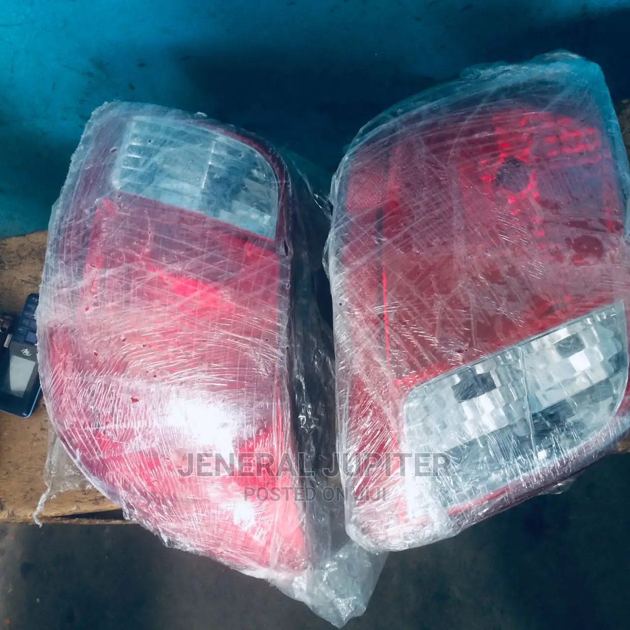 Kia Rio 5 Saloon Tail Light Pair.