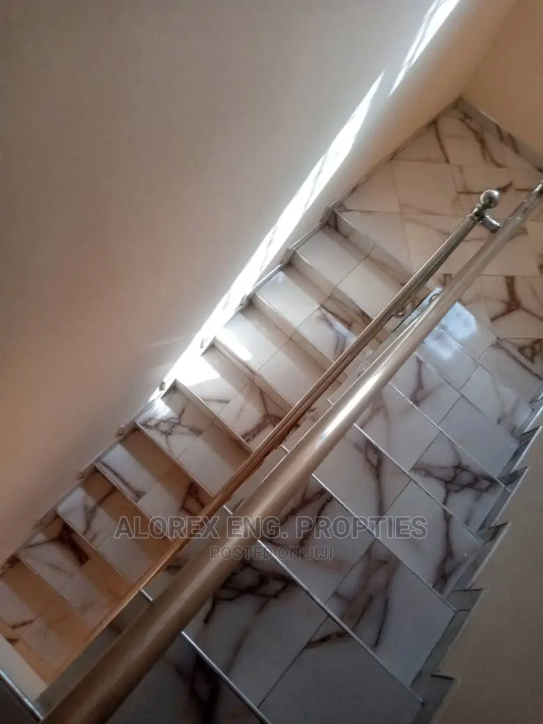 3bdrm Mansion in Alorex Eng., Oyarifa for rent
