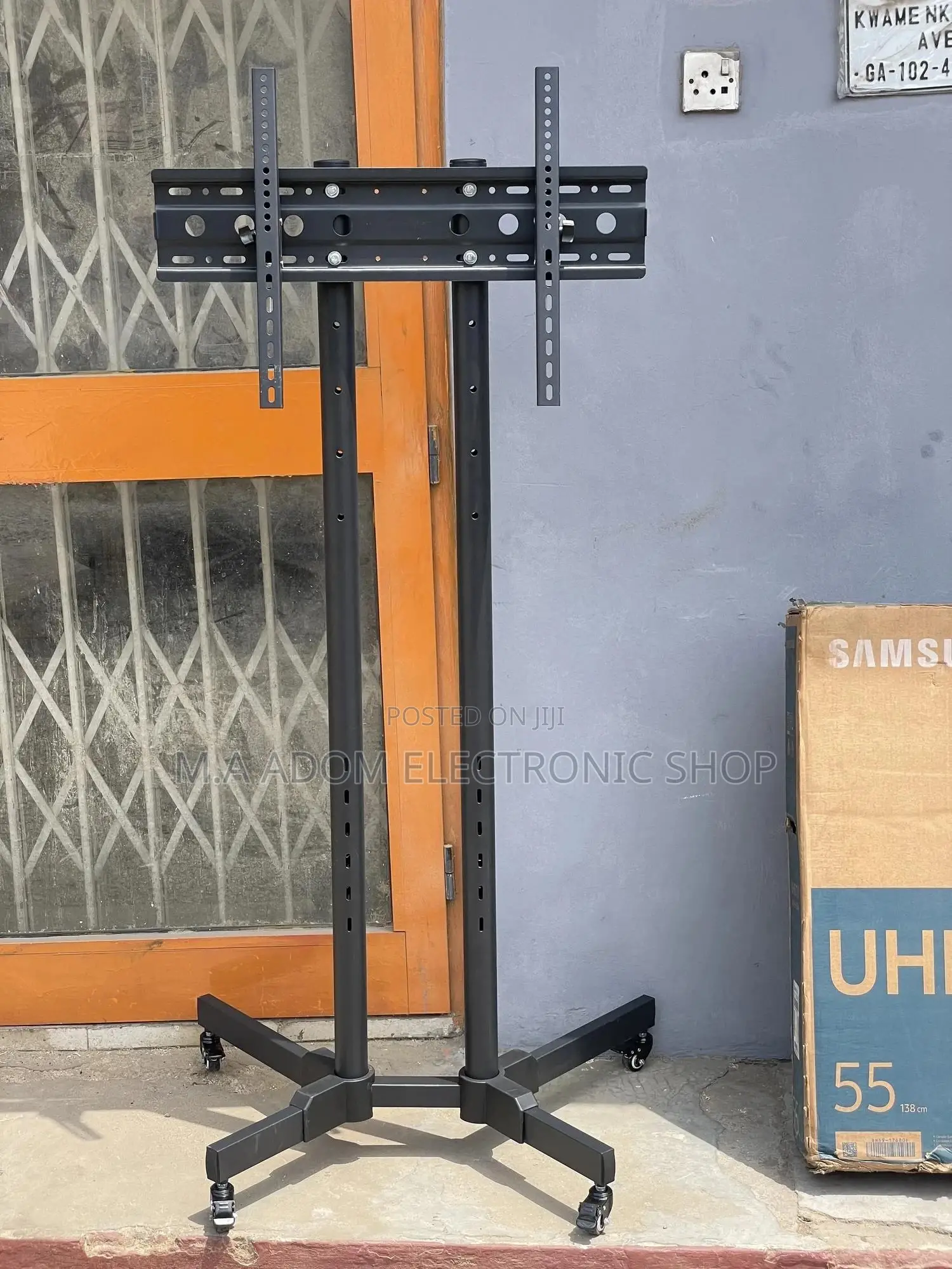 Easy to Fix Easy to Mount 32”-70 Mobile Tv Stand