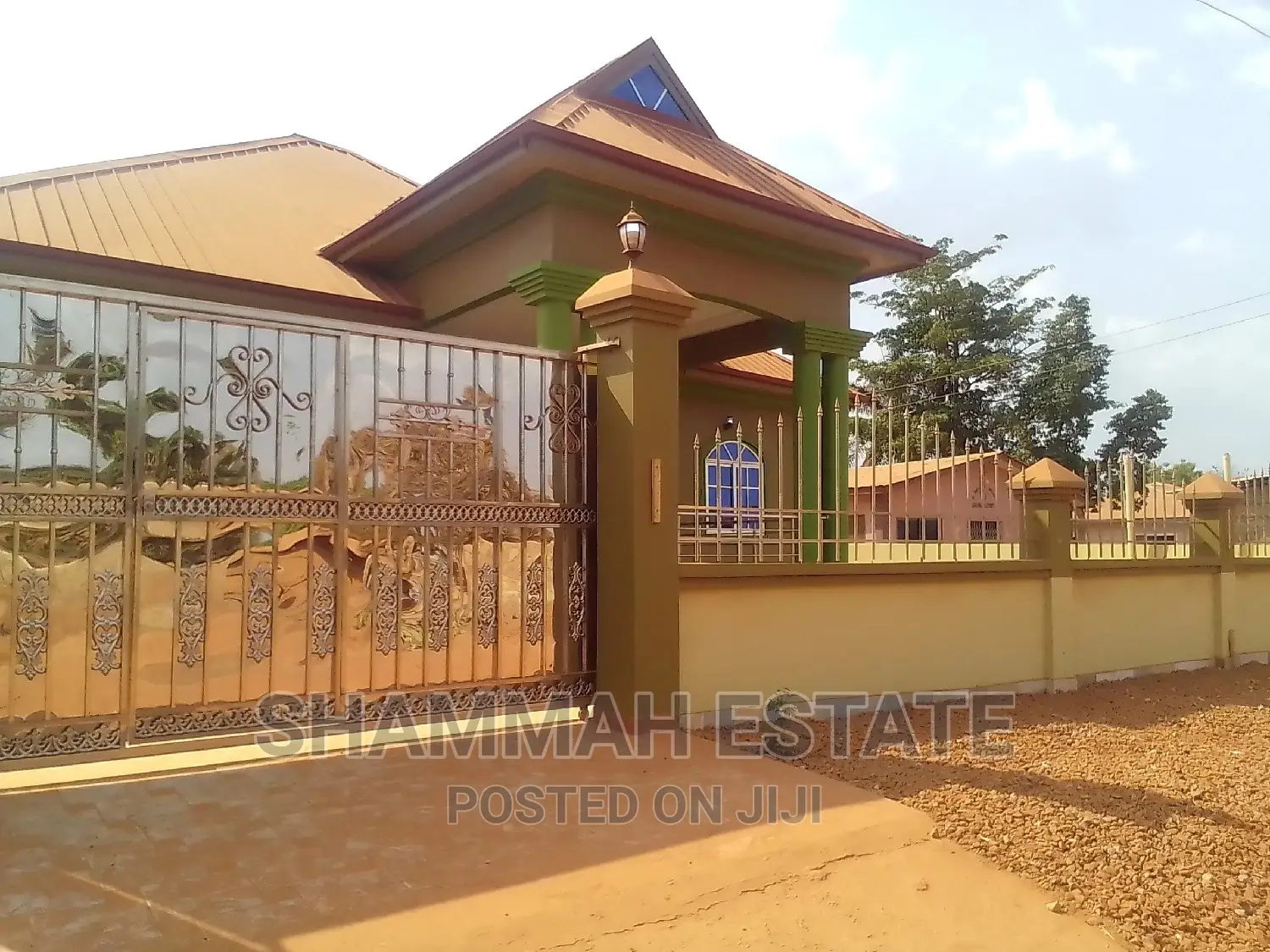 5bdrm Apartment in Aiding Estate, Sunyani Municipal for rent