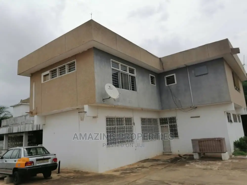 5bdrm House in Airport Residential Area for Sale