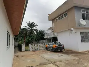 5bdrm House in Airport Residential Area for Sale