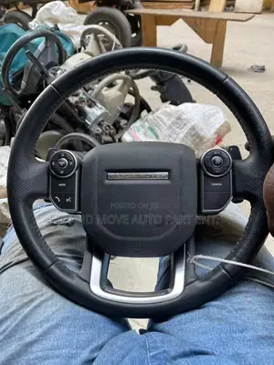 Range Rover STEERING AIRBAG Available