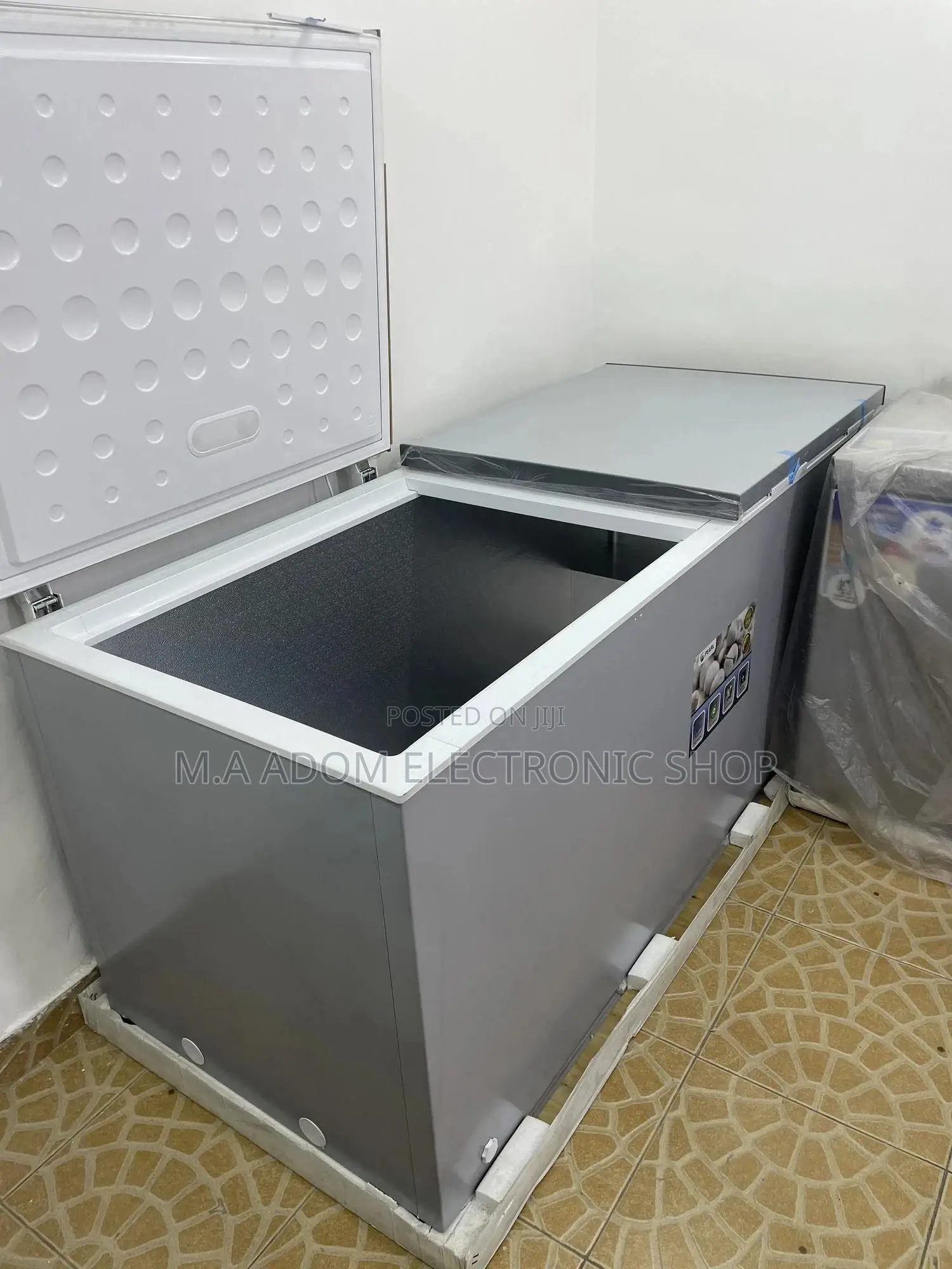 Silver Colour Pearl 708 Litres Modern Chest Freezer