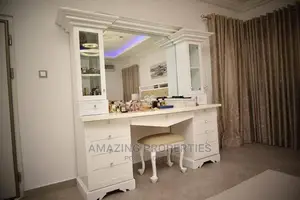 For Sale 5 Bedrooms House Boy's Quarter Swimming Pool