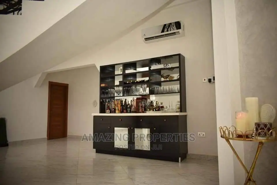For Sale 5 Bedrooms House Boy's Quarter Swimming Pool