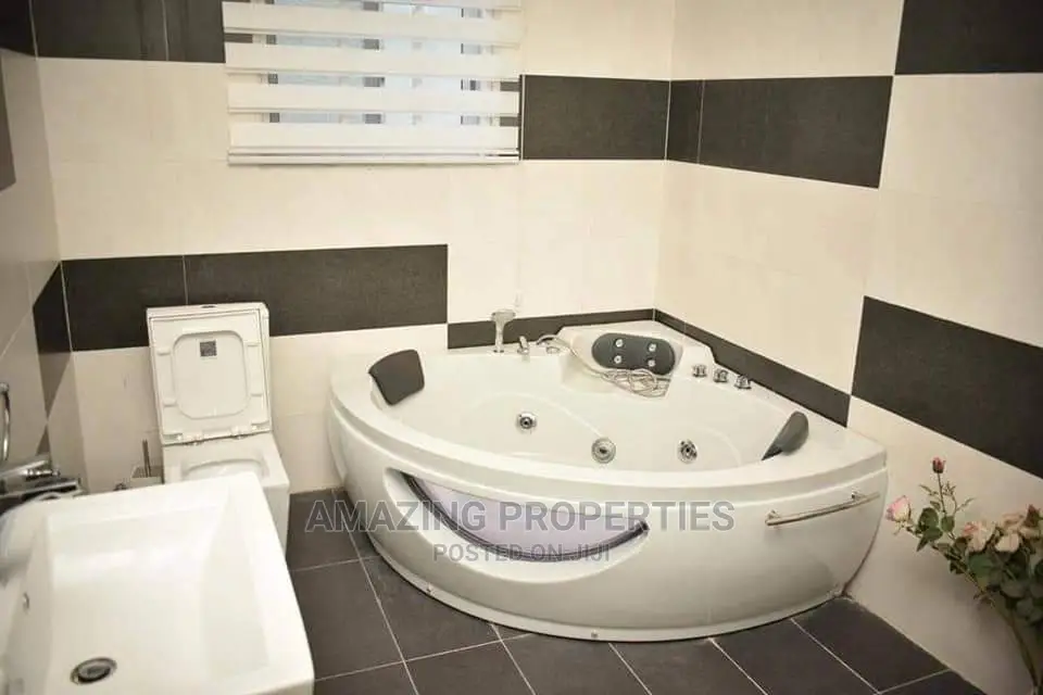 For Sale 5 Bedrooms House Boy's Quarter Swimming Pool