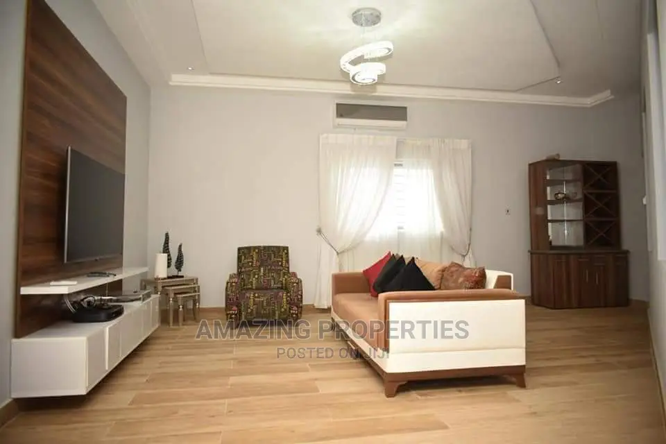 For Sale 5 Bedrooms House Boy's Quarter Swimming Pool