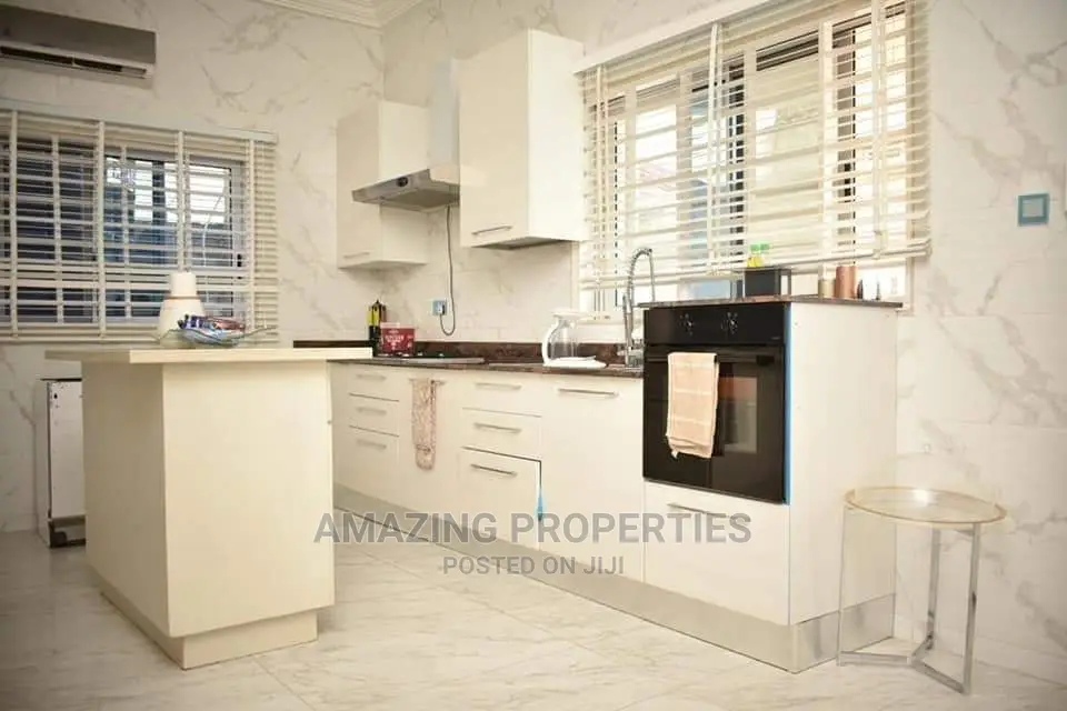 For Sale 5 Bedrooms House Boy's Quarter Swimming Pool
