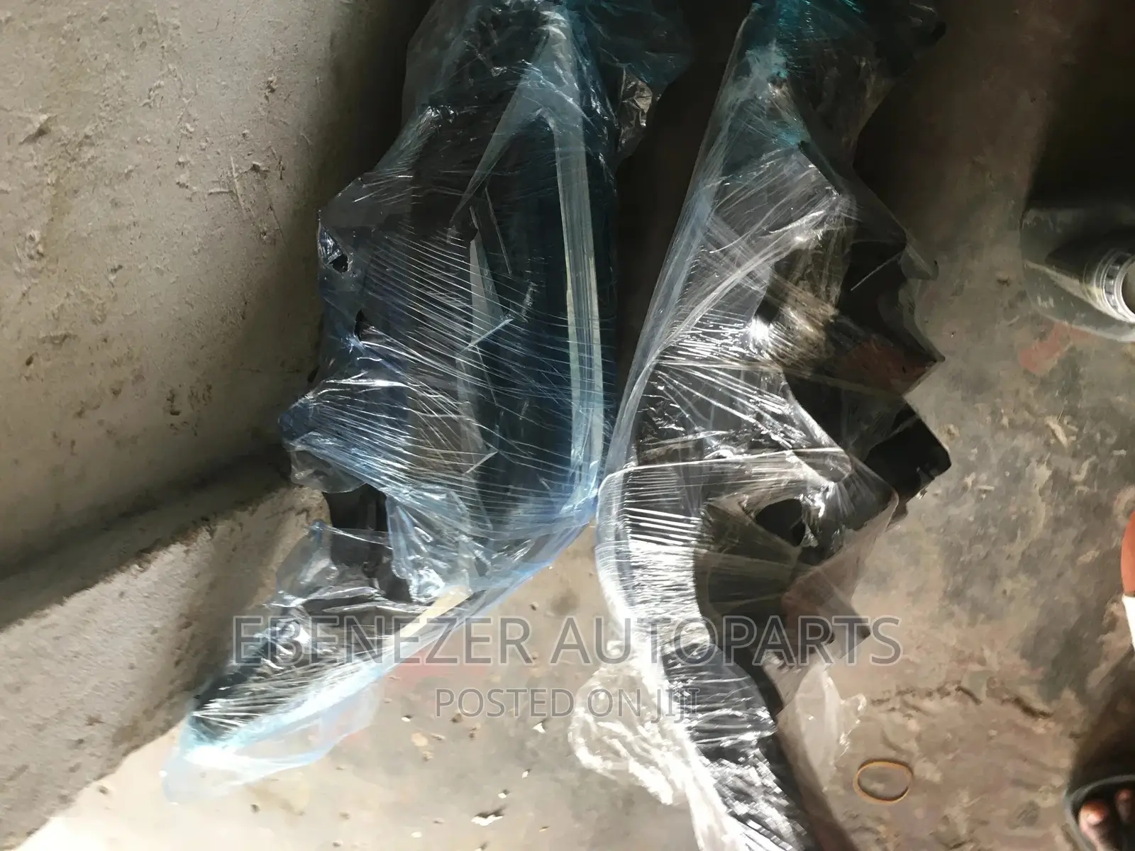 Lexus LX 570 2020 Headlights