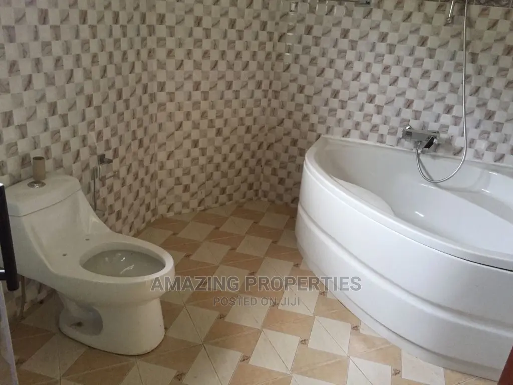 Commercial Building for Rent at Airport
