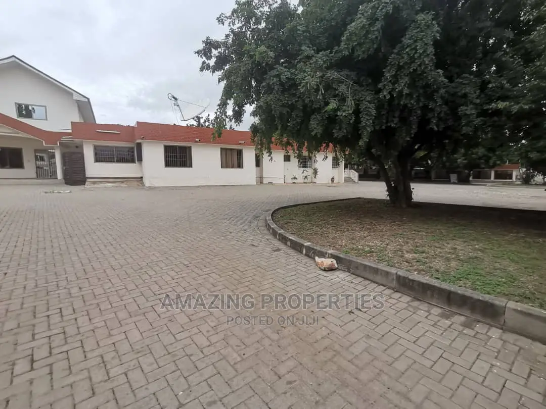 Commercial Building for Rent at Airport