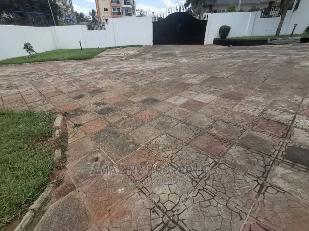 6bdrm House in Airport Residential Area for Rent