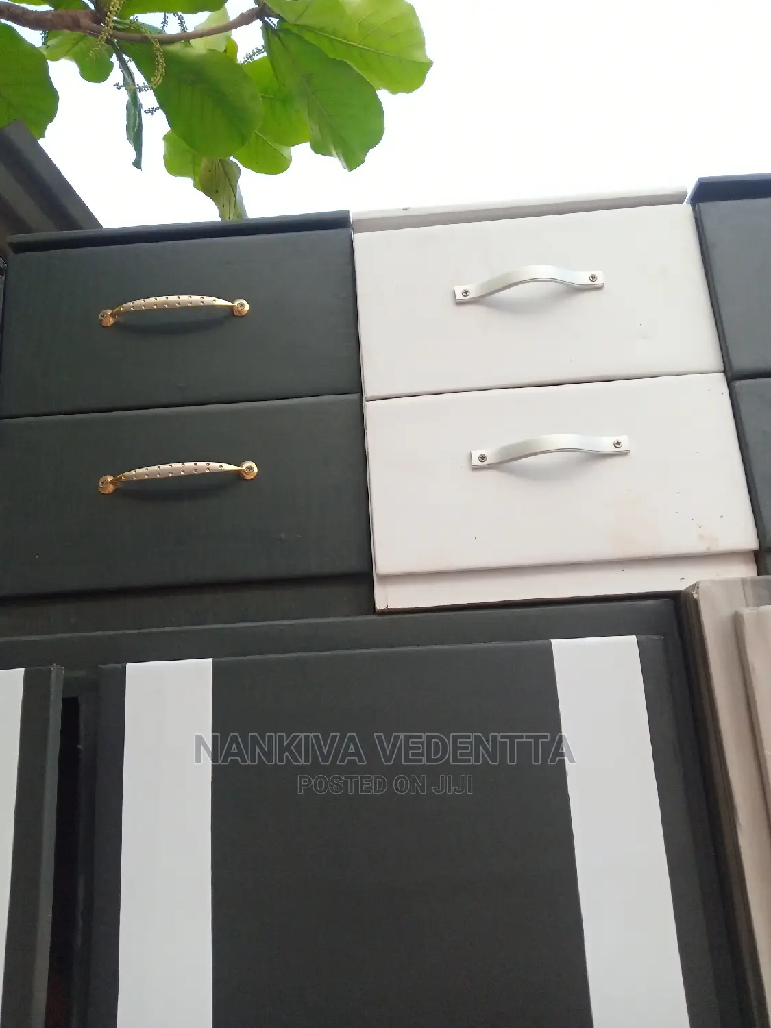 Side Drawer