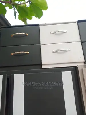 Side Drawer