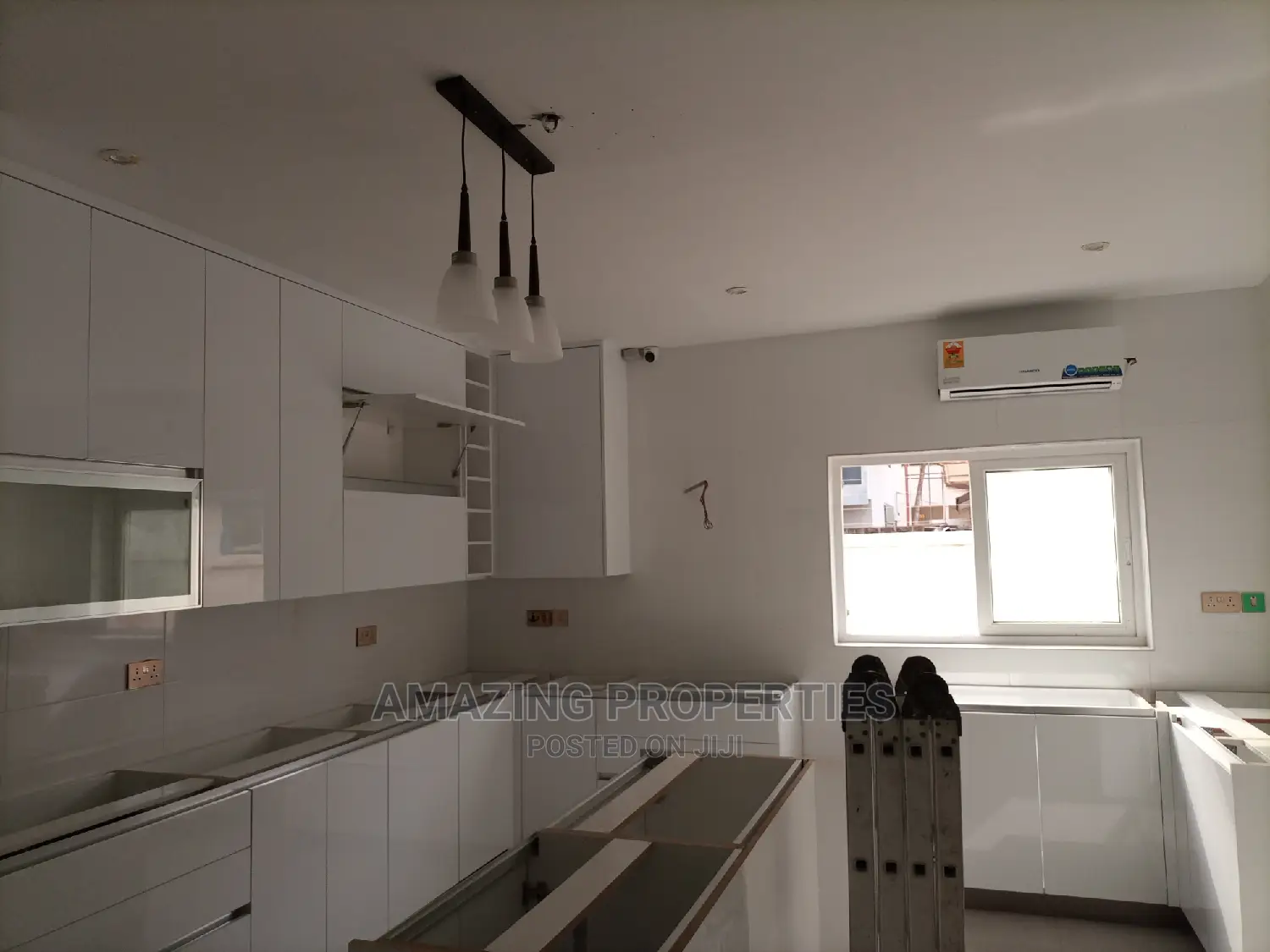 5bdrm House in Spintex Community for Sale