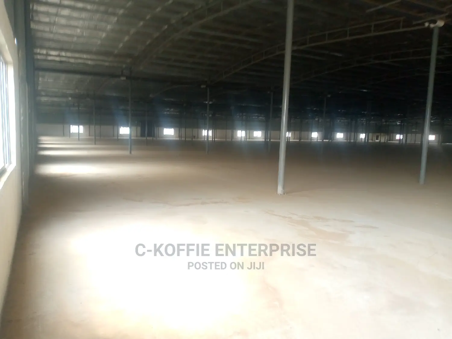 1000SQM WAREHOUSE at Circle for Rent