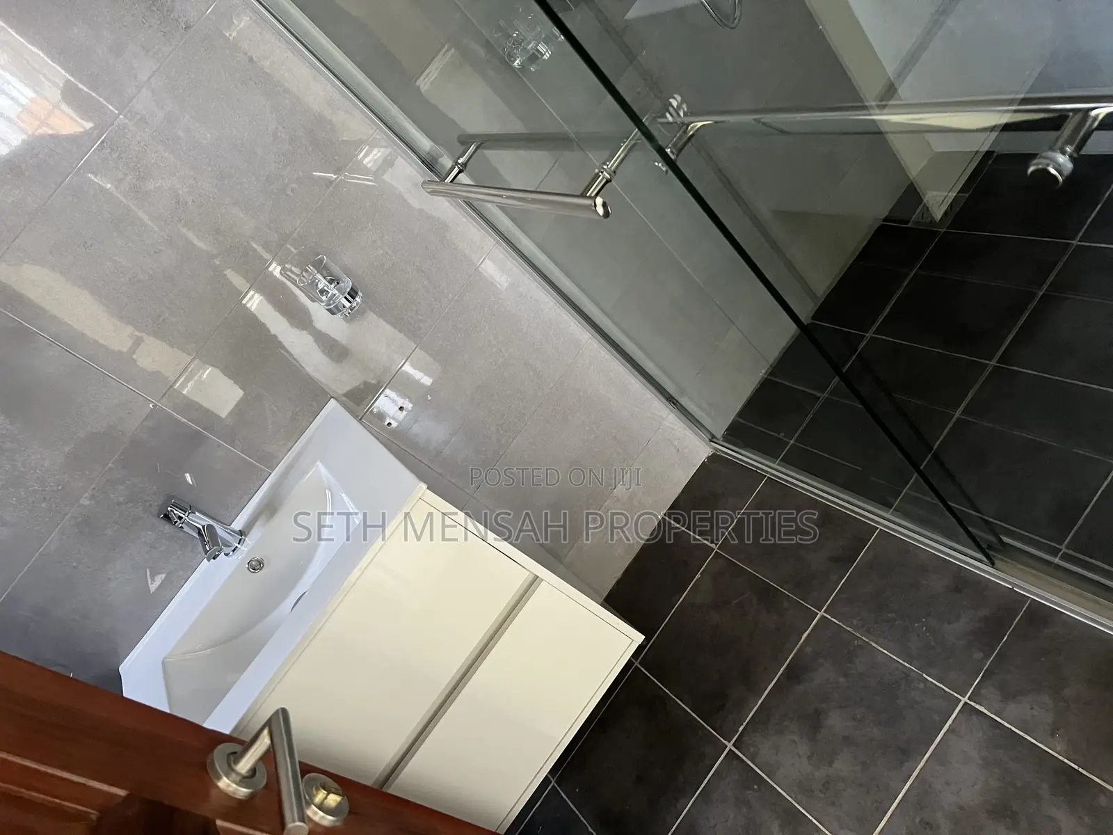 5bdrm House in Seth Mensah, East Legon for Sale