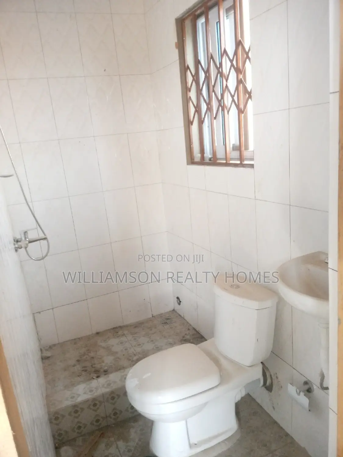 2bdrm Apartment in Community 18, Spintex for rent
