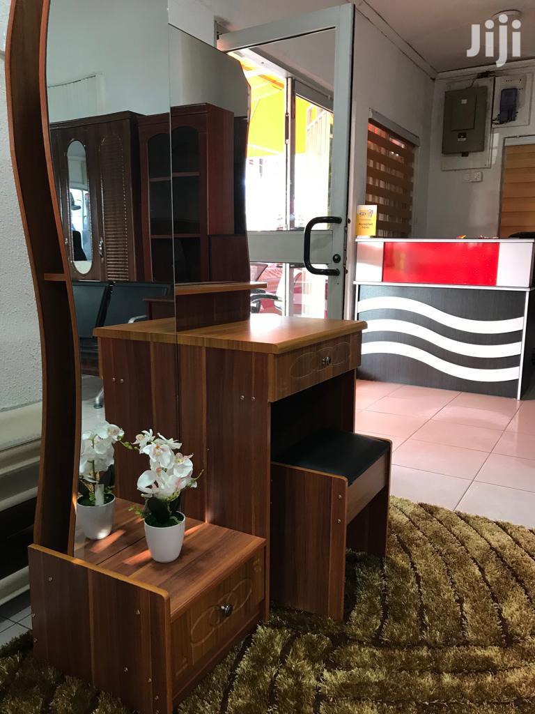 Modern Dressing Mirror With Stool