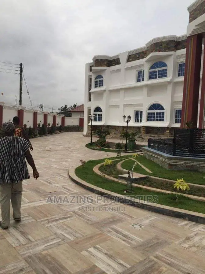 6bdrm House in Tema, Accra Metropolitan for Sale