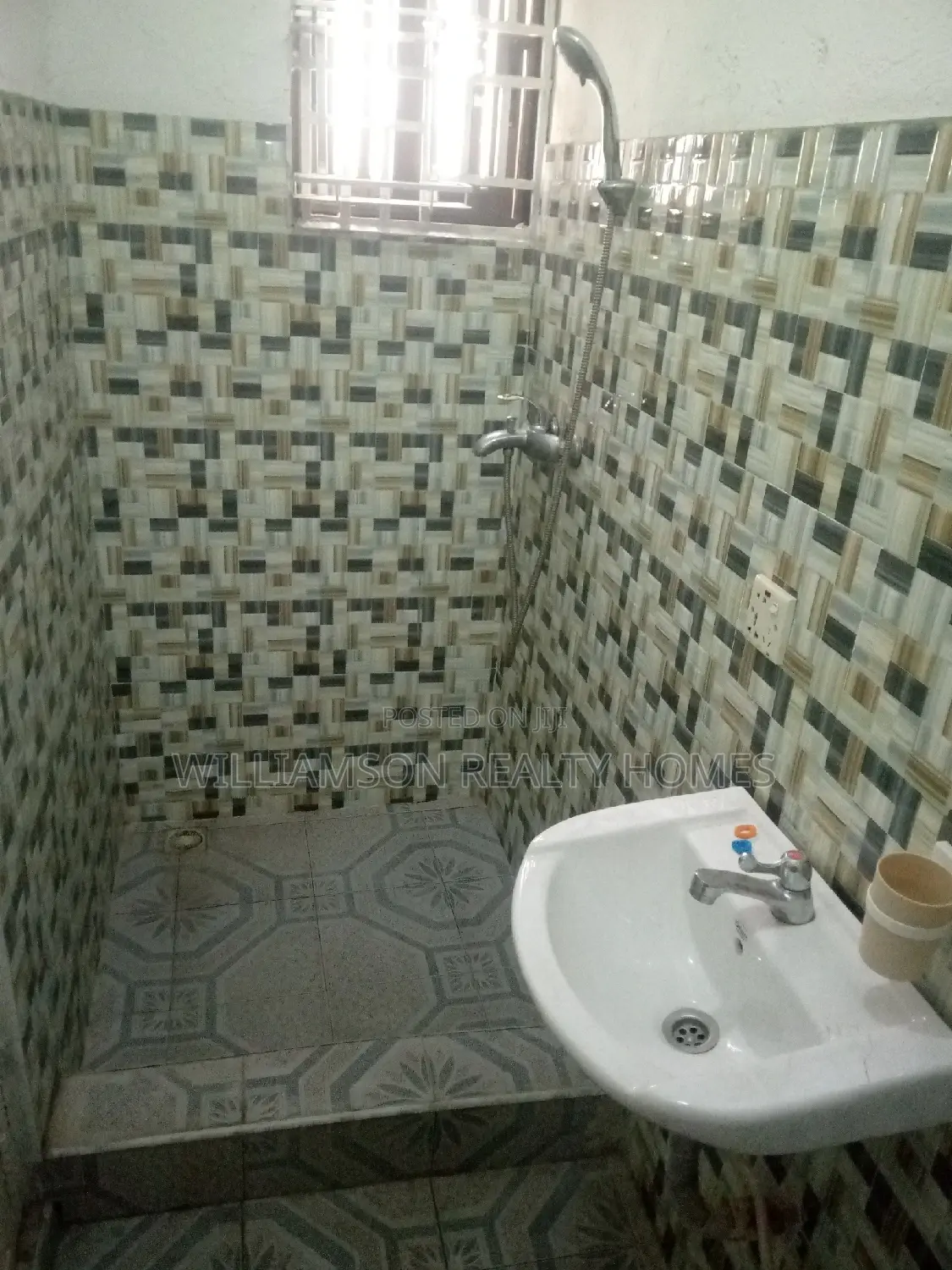 1bdrm House in Community 18, Spintex for rent