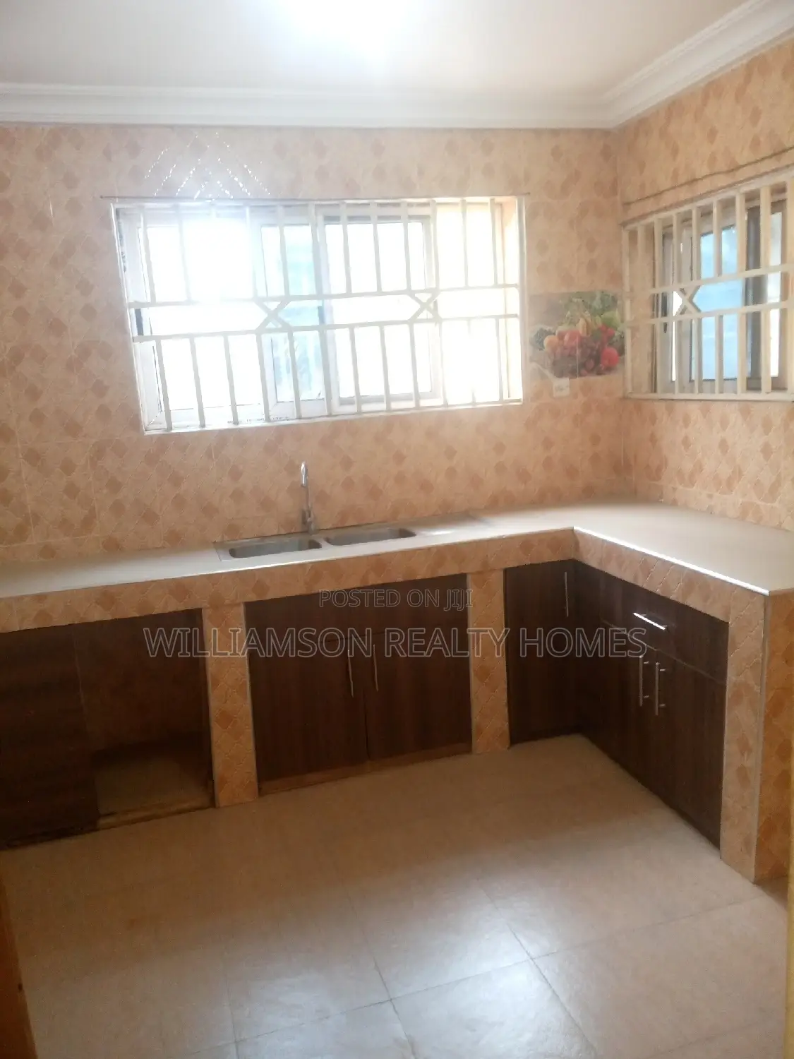 3bdrm House in Community 18 Estate, Spintex for rent