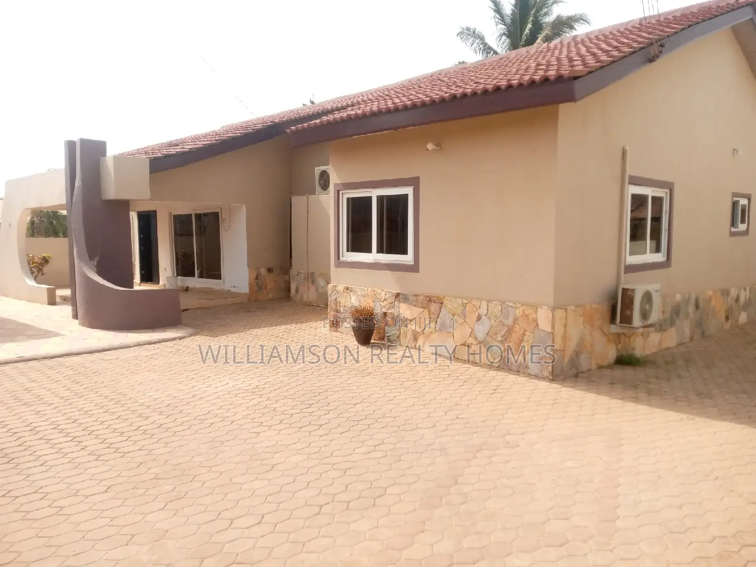 5bdrm House in Coastal Estate, Spintex for rent