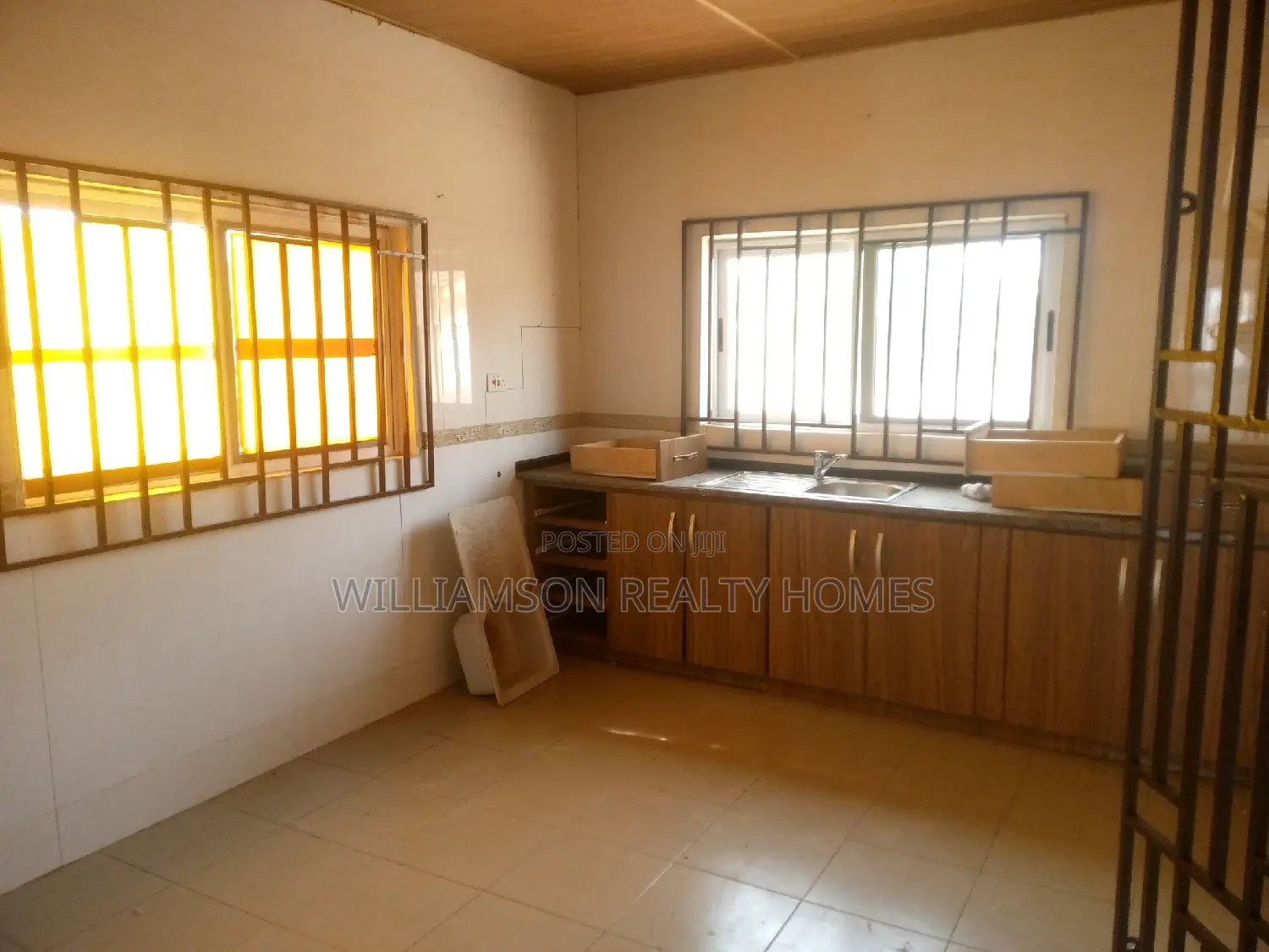 5bdrm House in Coastal Estate, Spintex for rent