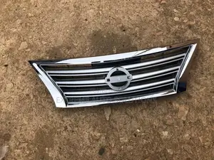 Nissan Sentra 2013 - 2015 Grille