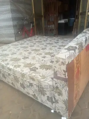 Bed With Inbuilt Foam(Queen Size)