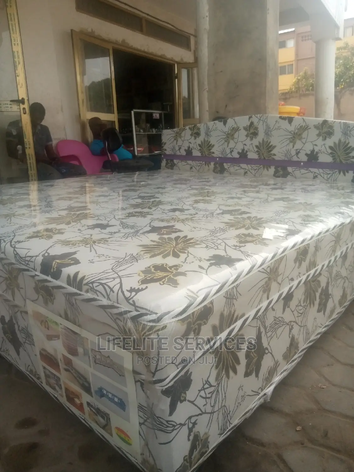 Bed With Inbuilt Foam(Queen Size)
