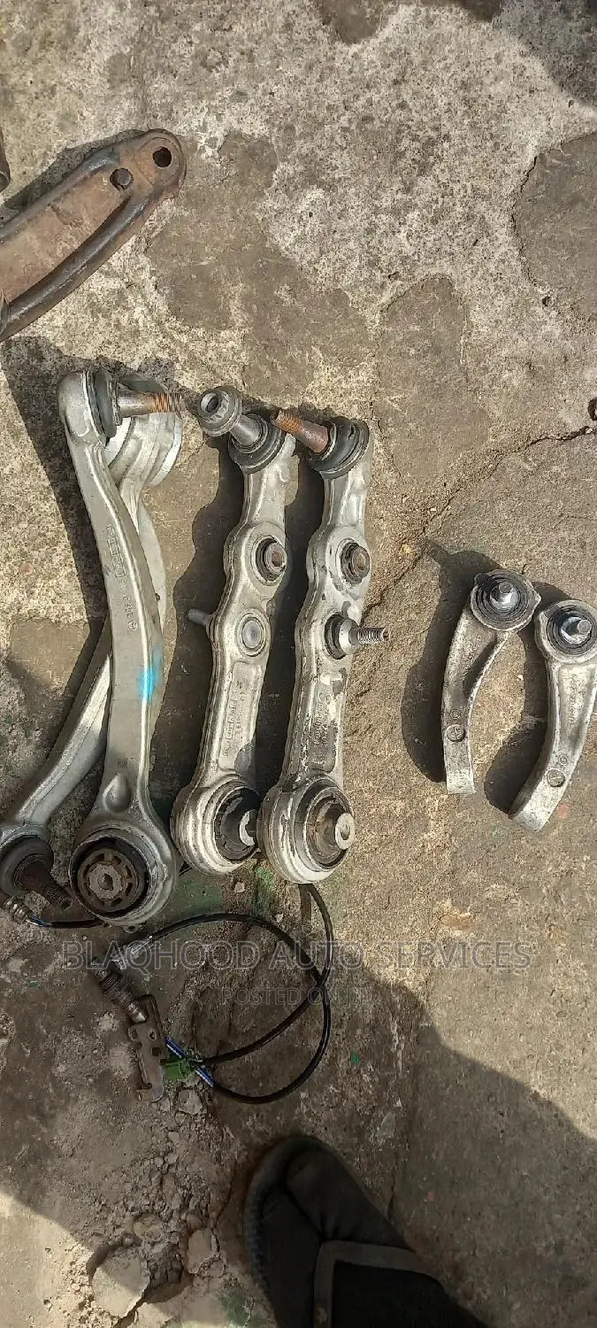 Mercedes Benz C300 2016-19 Set LOWER ARM and LINK BAR
