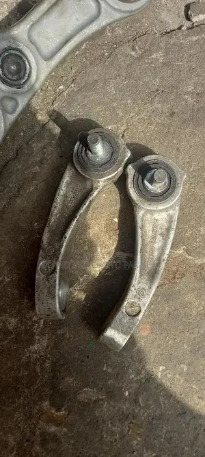 Benz C300 4matic 2016-19 Home Used Front LINK Pair Available