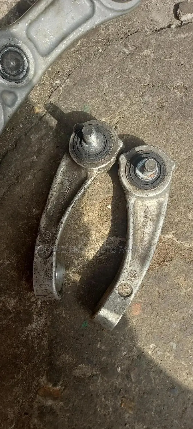 Benz C300 4matic 2016-19 Home Used Front LINK Pair Available