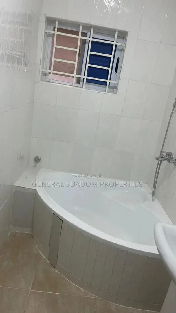 3bdrm House in Suadom Properties, Baatsona Total for Rent
