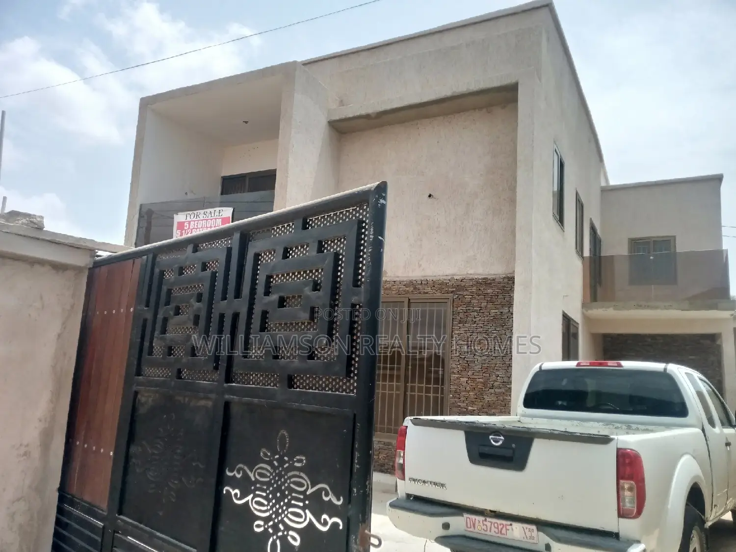 5bdrm Mansion in Hfc Estate, Spintex for sale