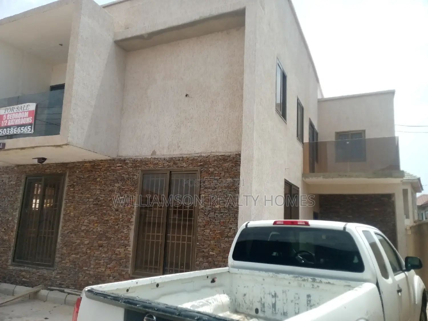 5bdrm Mansion in Hfc Estate, Spintex for sale