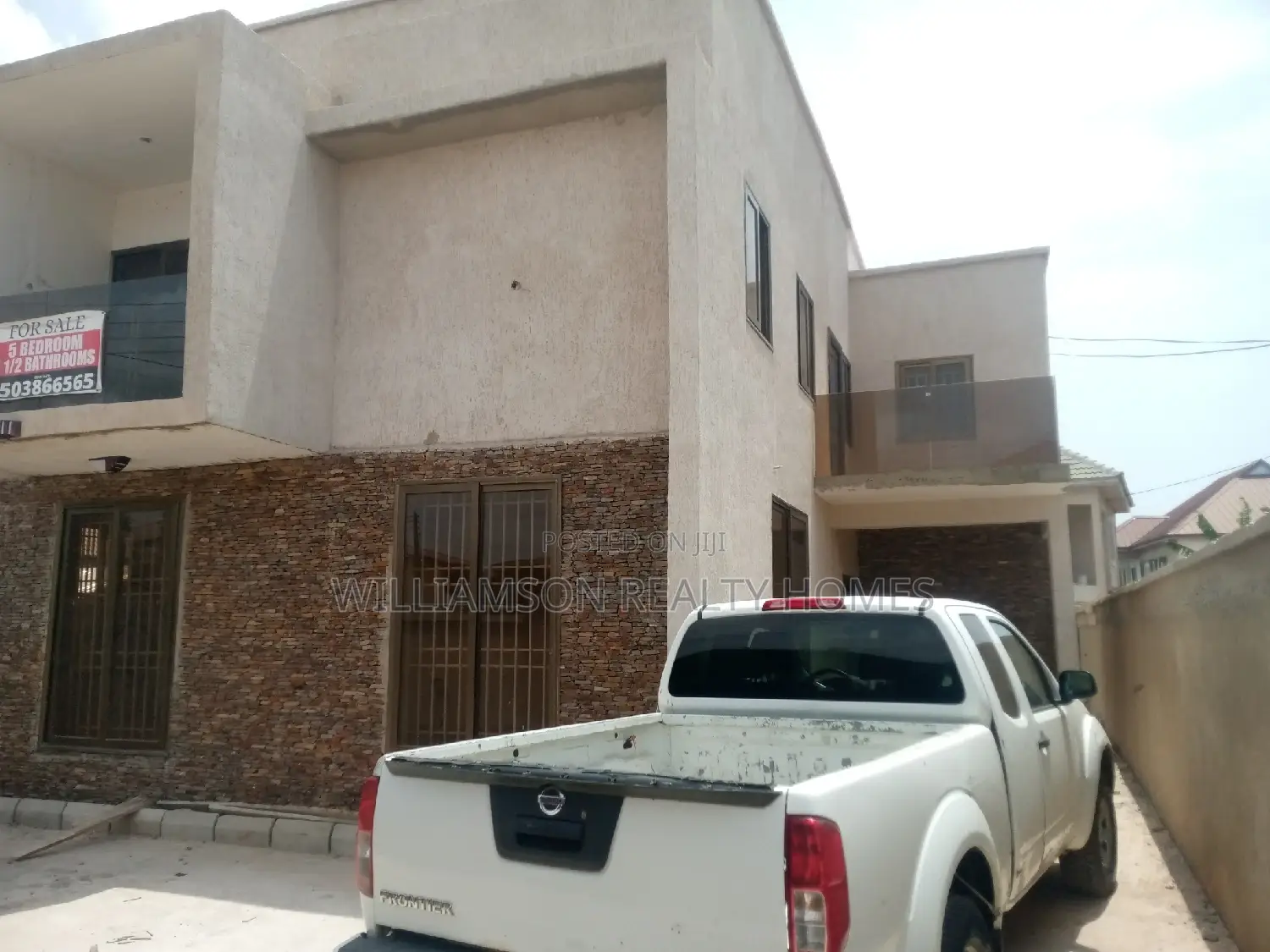 5bdrm Mansion in Hfc Estate, Spintex for sale