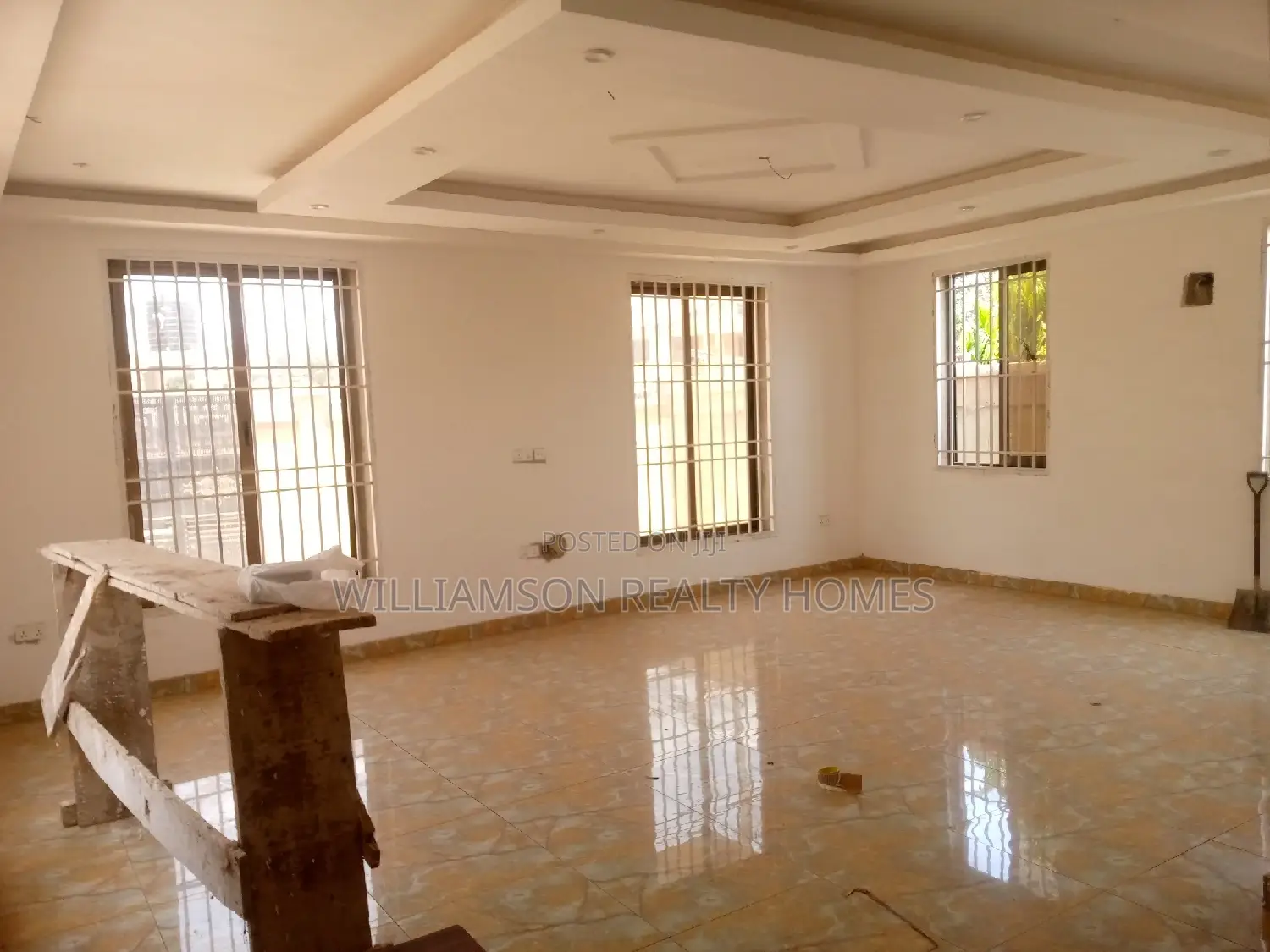 5bdrm Mansion in Hfc Estate, Spintex for sale