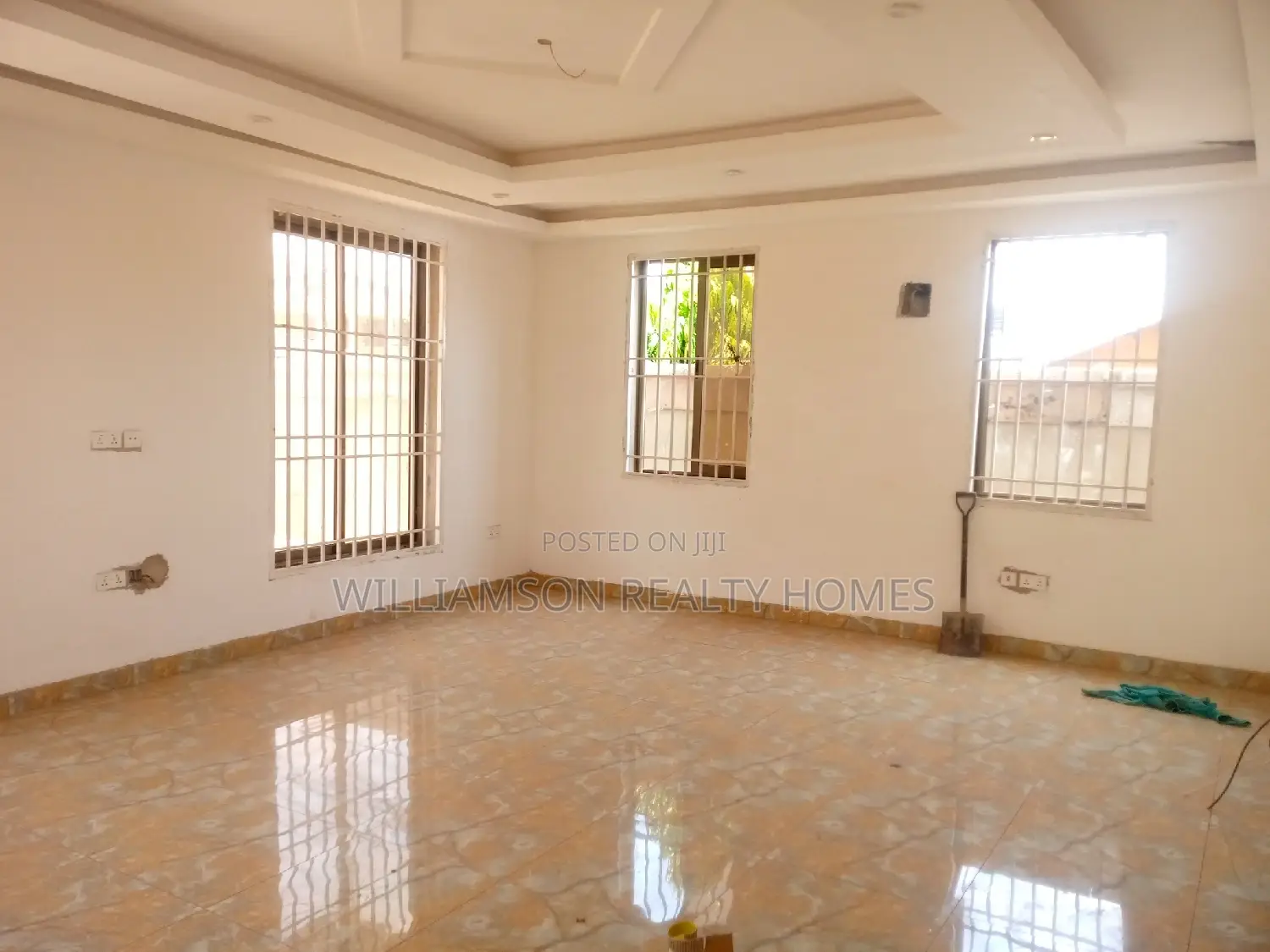 5bdrm Mansion in Hfc Estate, Spintex for sale
