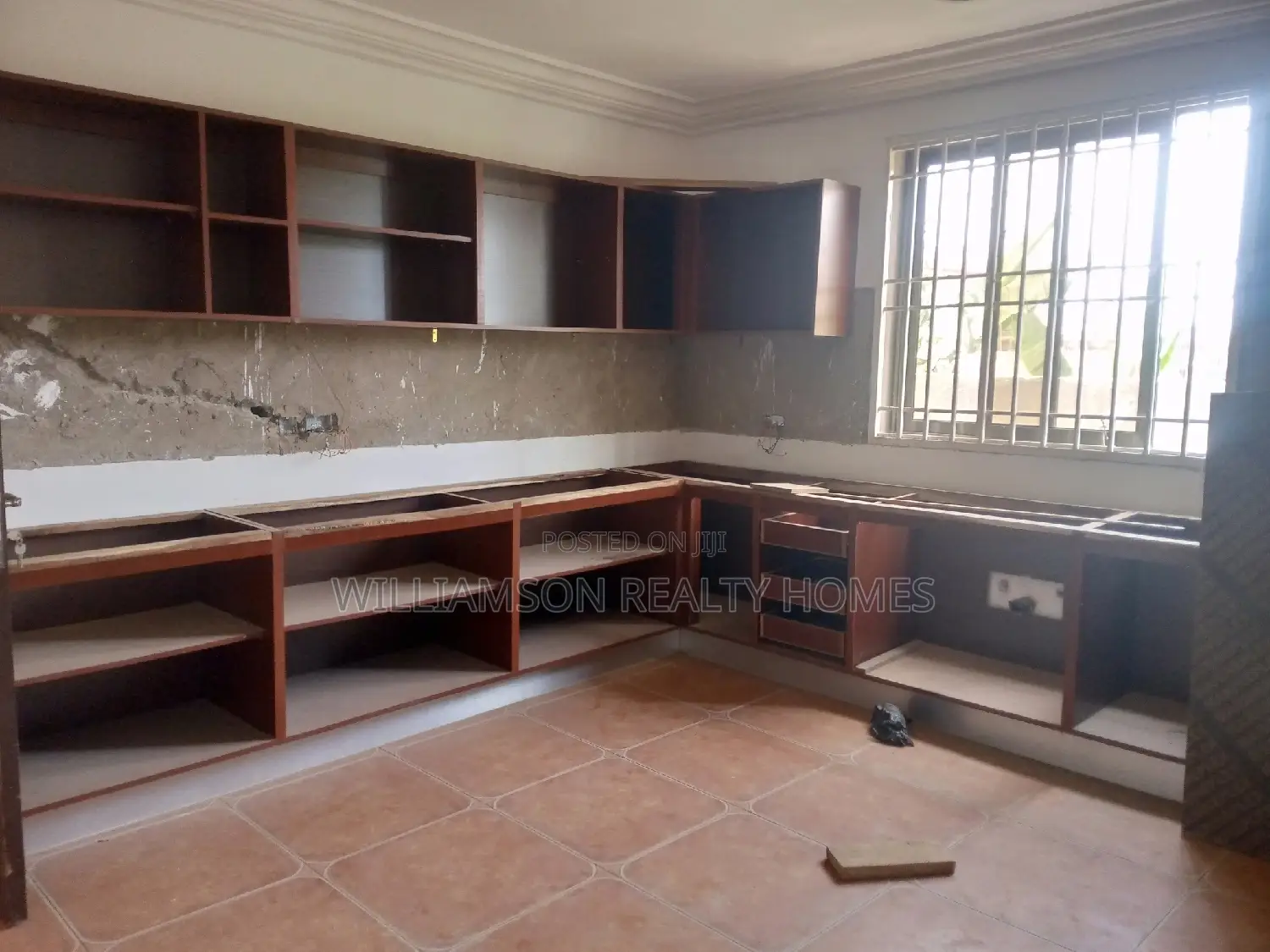 5bdrm Mansion in Hfc Estate, Spintex for sale