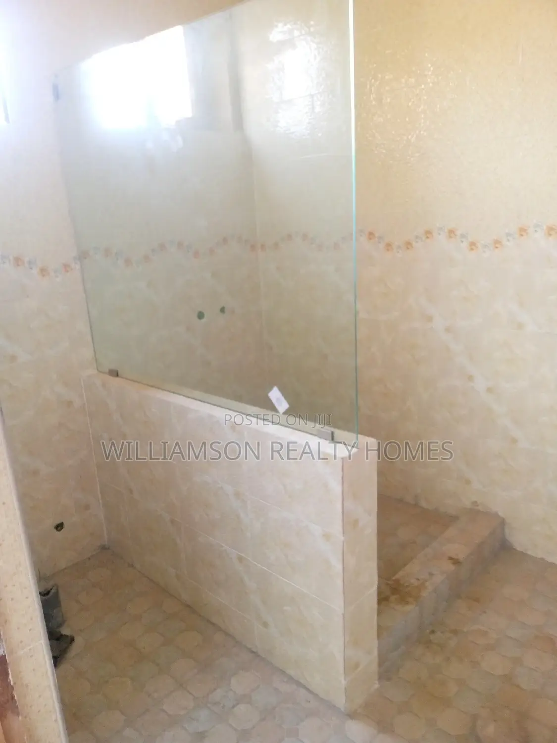 5bdrm Mansion in Hfc Estate, Spintex for sale