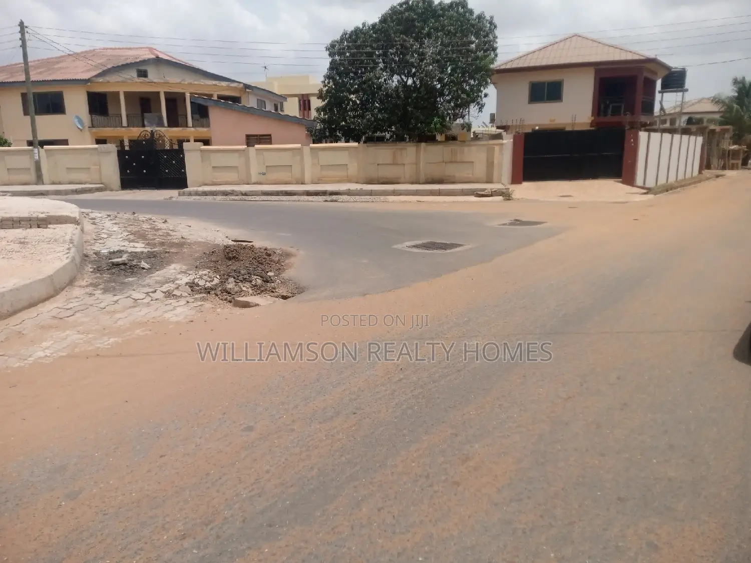 5bdrm Mansion in Hfc Estate, Spintex for sale
