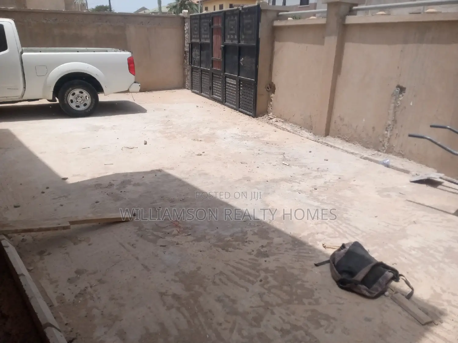 5bdrm Mansion in Hfc Estate, Spintex for sale